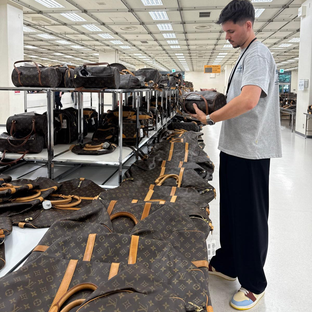 🩰 Lot 1 – L’Essence du Voyage Louis Vuitton (8 sacs)